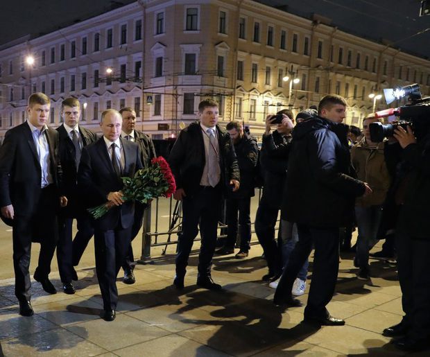 Vladimir Putin a mers la locul exploziei din Sankt Petersburg