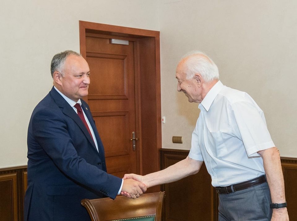 Додон провел встречу с представителями Академии наук Молдовы