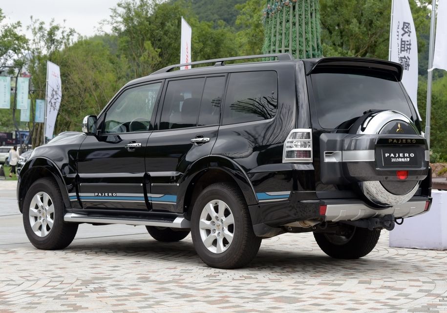 Компания Mitsubishi обновила внедорожник Pajero