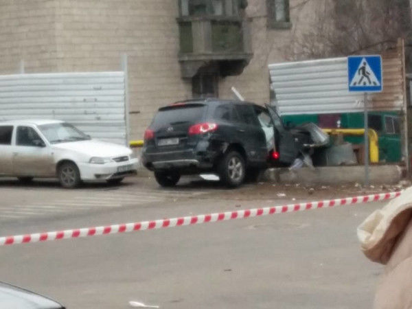 A accidentat un automobil și s-a tamponat într-o țeavă de GAZ