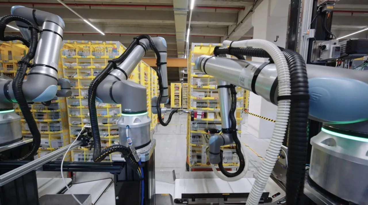 Amazon a prezentat primul robot hamal din lume capabil să simtă obiectele