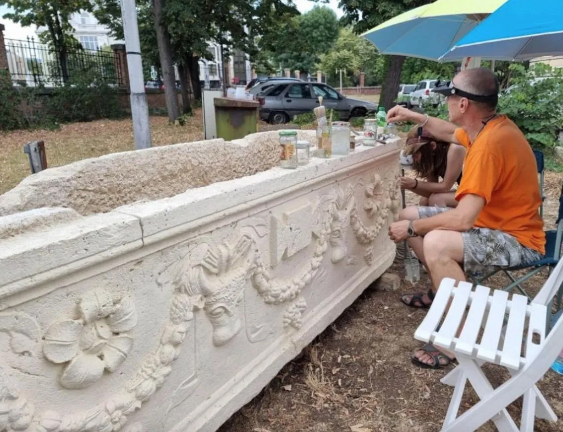 Саркофаг римской эпохи служил барной стойкой на курорте в Варне