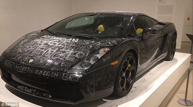 В Дании в музее выставили Lamborghini за $170 тысяч, чтобы посетители его царапали