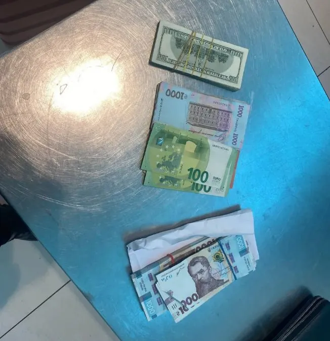 Un cetățean străin a încercat să plece din Moldova cu valută nedeclarată