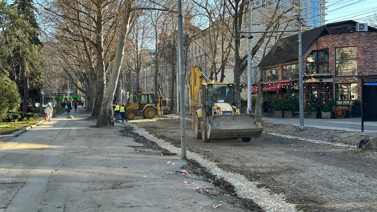 Для защиты брусчатки в центре столицы ведутся работы по "консервации"