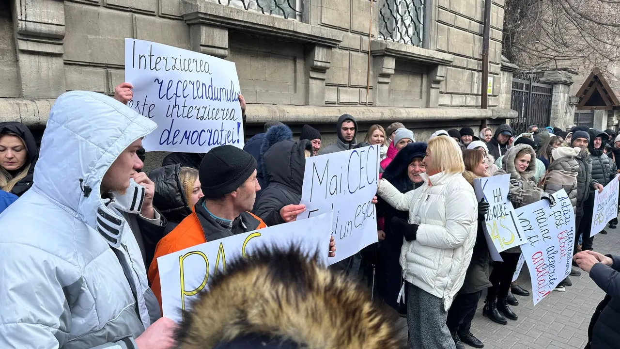 Partidul Inima Moldovei a organizat un protest în fața sediului Comisiei Electorale Centrale