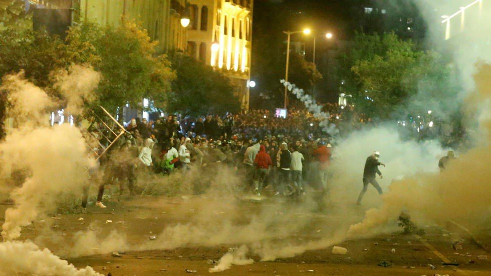 В столице Ливана продолжаются погромы и противостояния с полицией