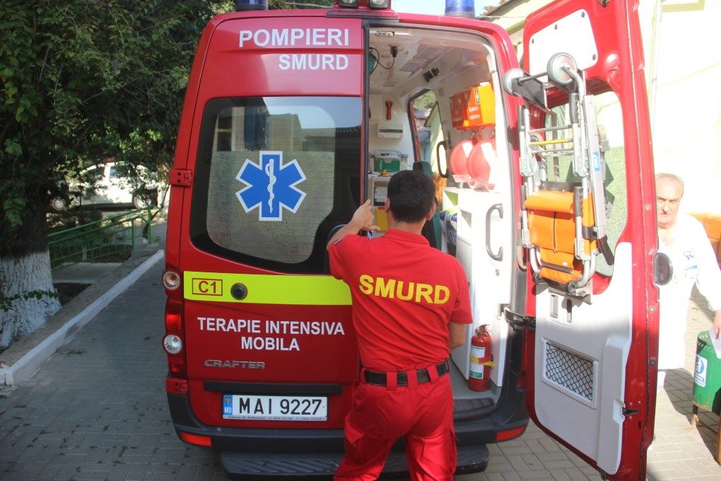 Экипаж SMURD доставил пациентку из Бельц в Кишинев