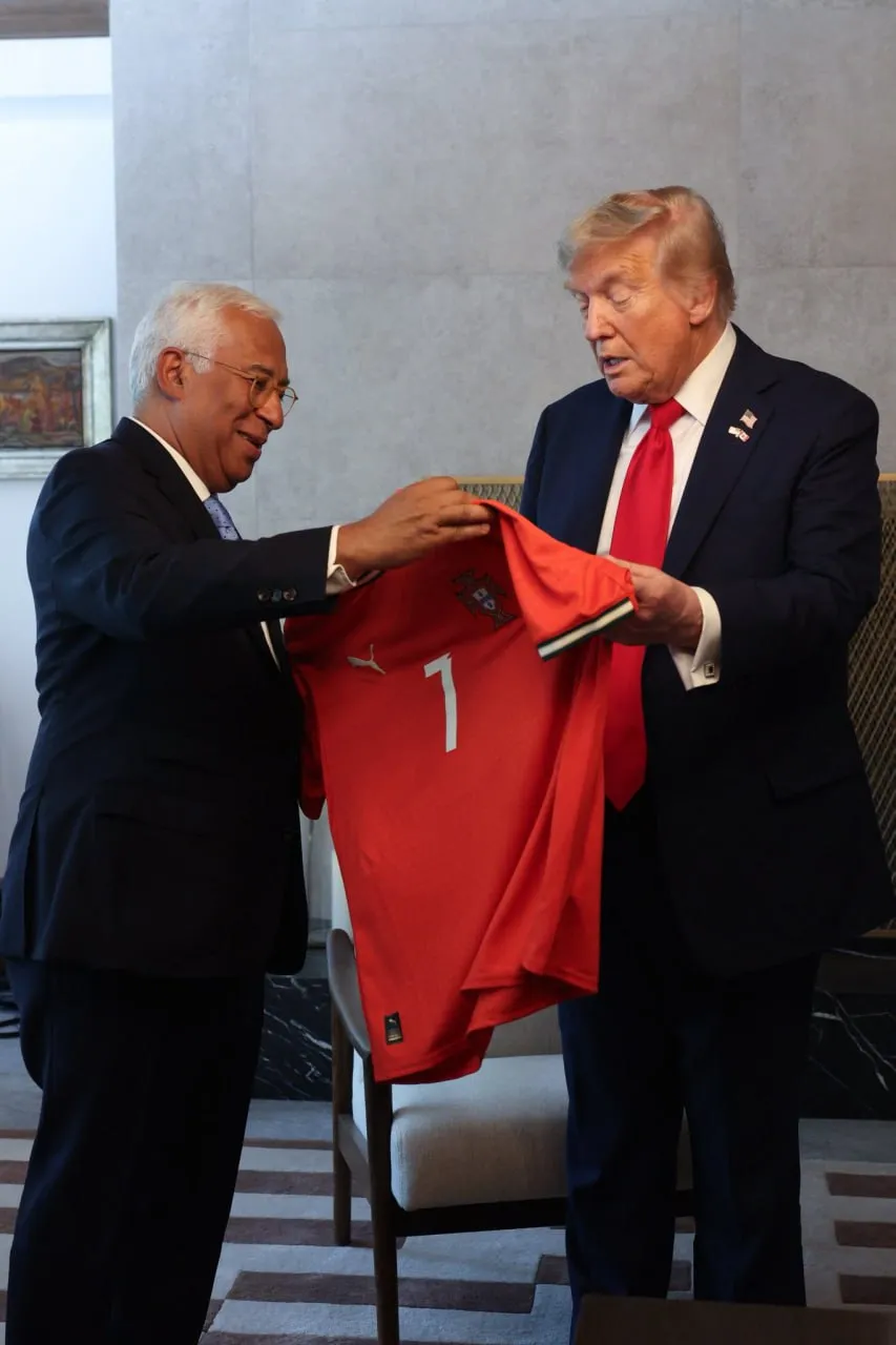 Ronaldo i-a oferit lui Trump un tricou cu autograf personal și cu un mesaj despre pace