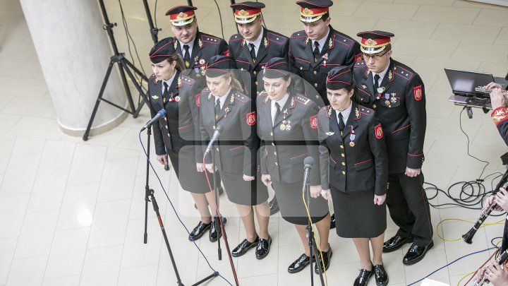 Оркестр войск карабинеров накануне поздравил женщин с 8 Марта