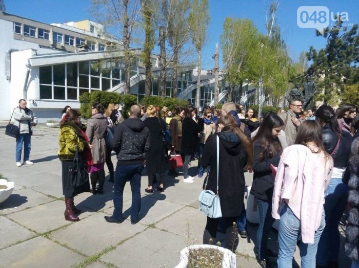 В Одессе «заминировали» университет и кладбище