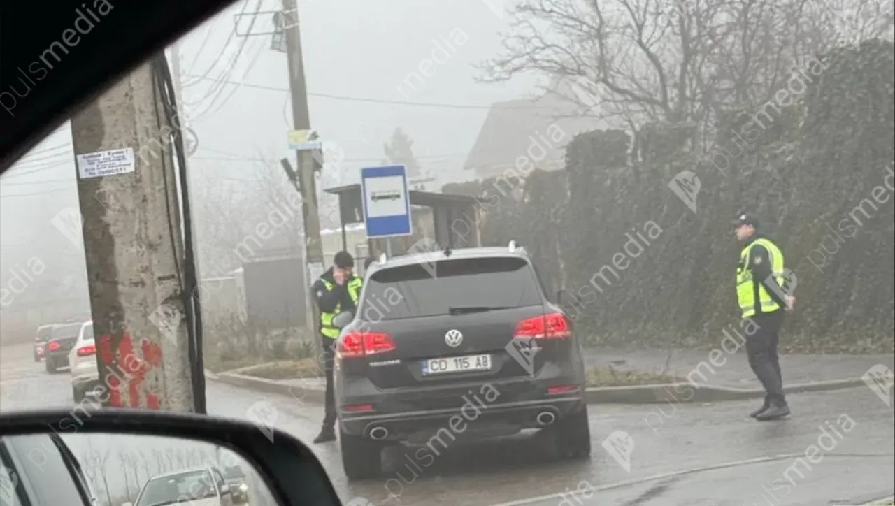 Mașina ambasadorului Rusiei, trasă pe dreapta de un echipaj de Poliție