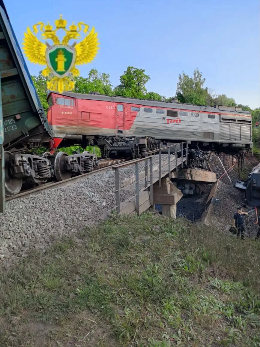 Un pod feroviar s-a prăbușit sub un tren de marfă în regiunea Kursk