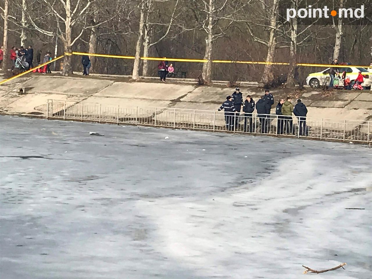 В озере парка "Долина роз" обнаружили труп мужчины