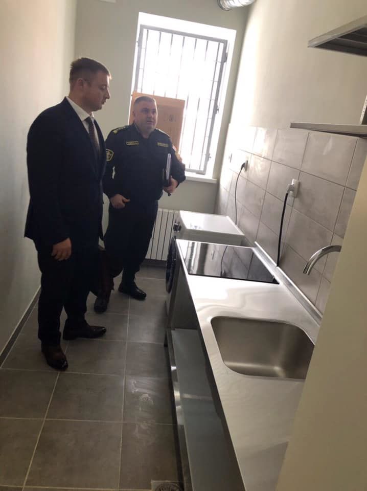 Полиция представила отремонтированные изоляторы временного содержания