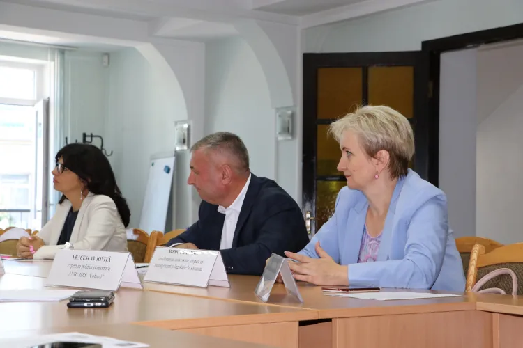 Эксперты: В 2020 году процесс борьбы с пандемией COVID-19 был политизирован