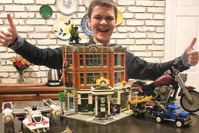 Школьник из США установил рекорд скорости по сборке конструктора Lego