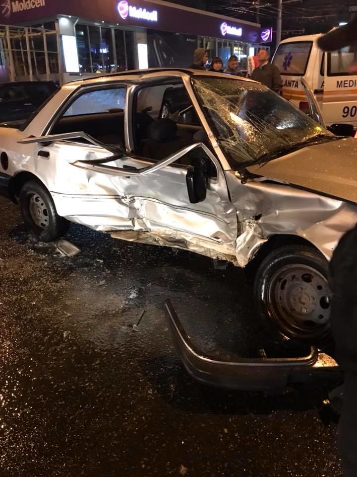 Accident grav în sectorul Rîșcani. Două automobile s-au ciocnit violent lângă Pan-Com