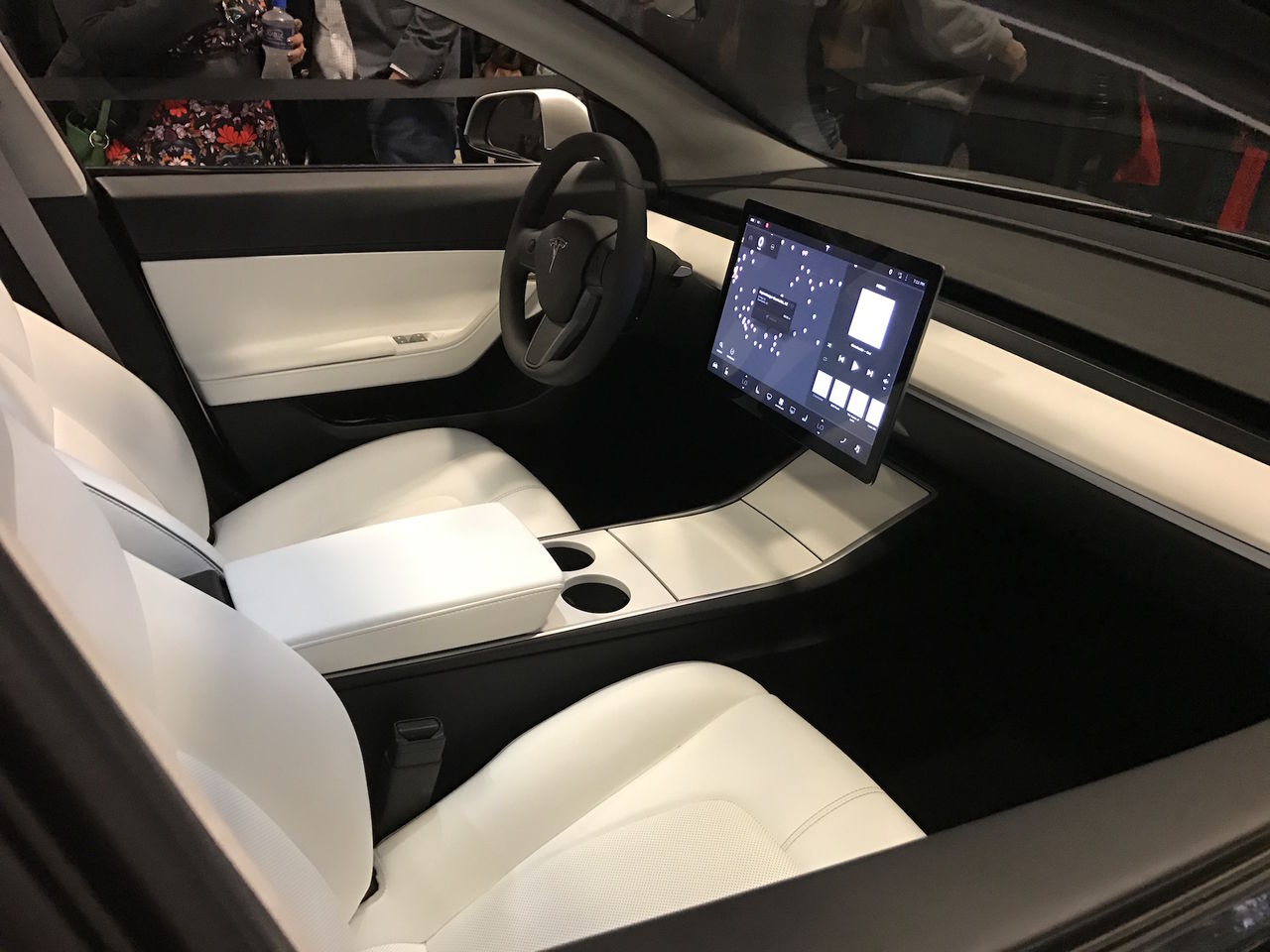 Revoluţie pe piaţa auto: Tesla a lansat modelul care ar putea schimba modul în care folosim maşinile