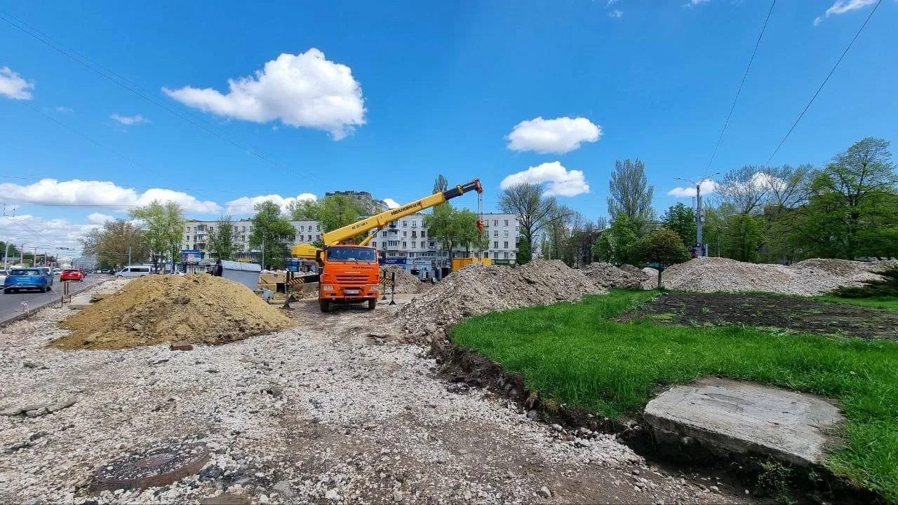 В Кишиневе восстанавливают парк у памятника Сергею Лазо