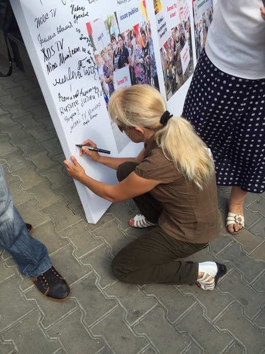 Un nou protest la sediul Jurnal TV. Peste 500 de orheieni au scandat „Respect pentru popor”