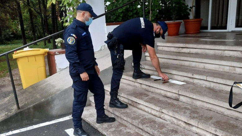 В Румынии девушка пришла в школу с двумя ножами и кастетом