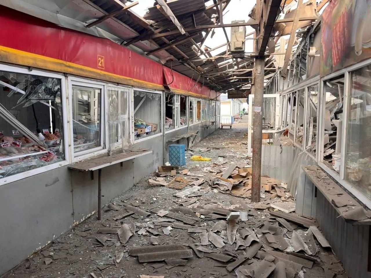 Россия нанесла удар по рынку в Никополе: погибли пять человек