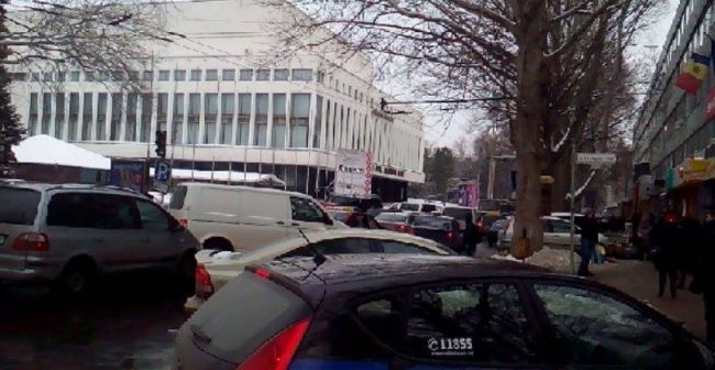 В центре Кишинева произошло ДТП с участием машины и троллейбуса
