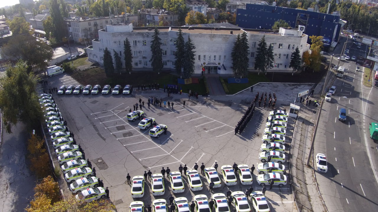 Евросоюз подарил полиции Молдовы автомобили и компьютеры