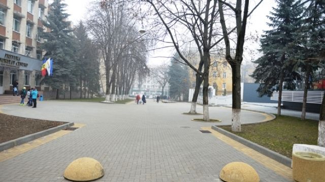 На реконструкцию сквера в центре столицы потрачено более 1 млн леев