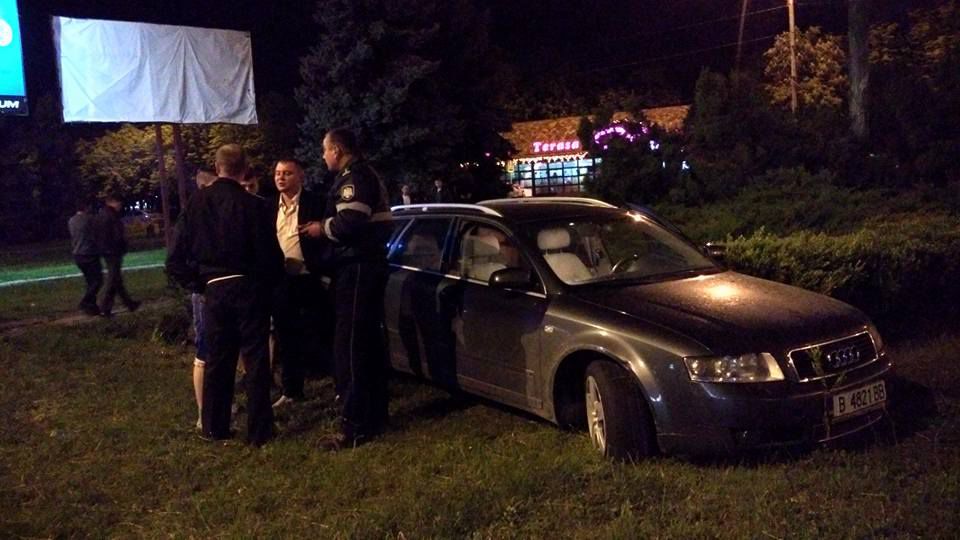 В Кишиневе нетрезвый водитель вылетел с дороги и угодил в кусты