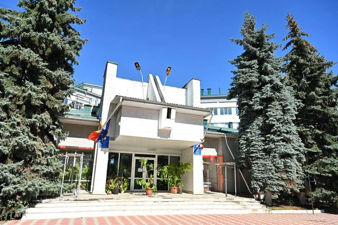 Выполнено 75% работ по ремонту детской клинической больницы "Валентин Игнатенко"