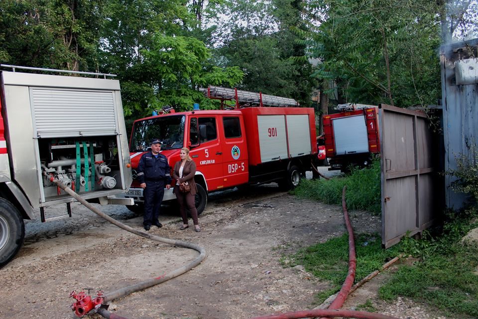 Incendiu de proporții la Ciocana. Şapte automobile au fost mistuite de flăcări