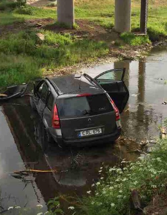 O maşină a căzut de pe pod pe traseul Chişinău - Dubăsari