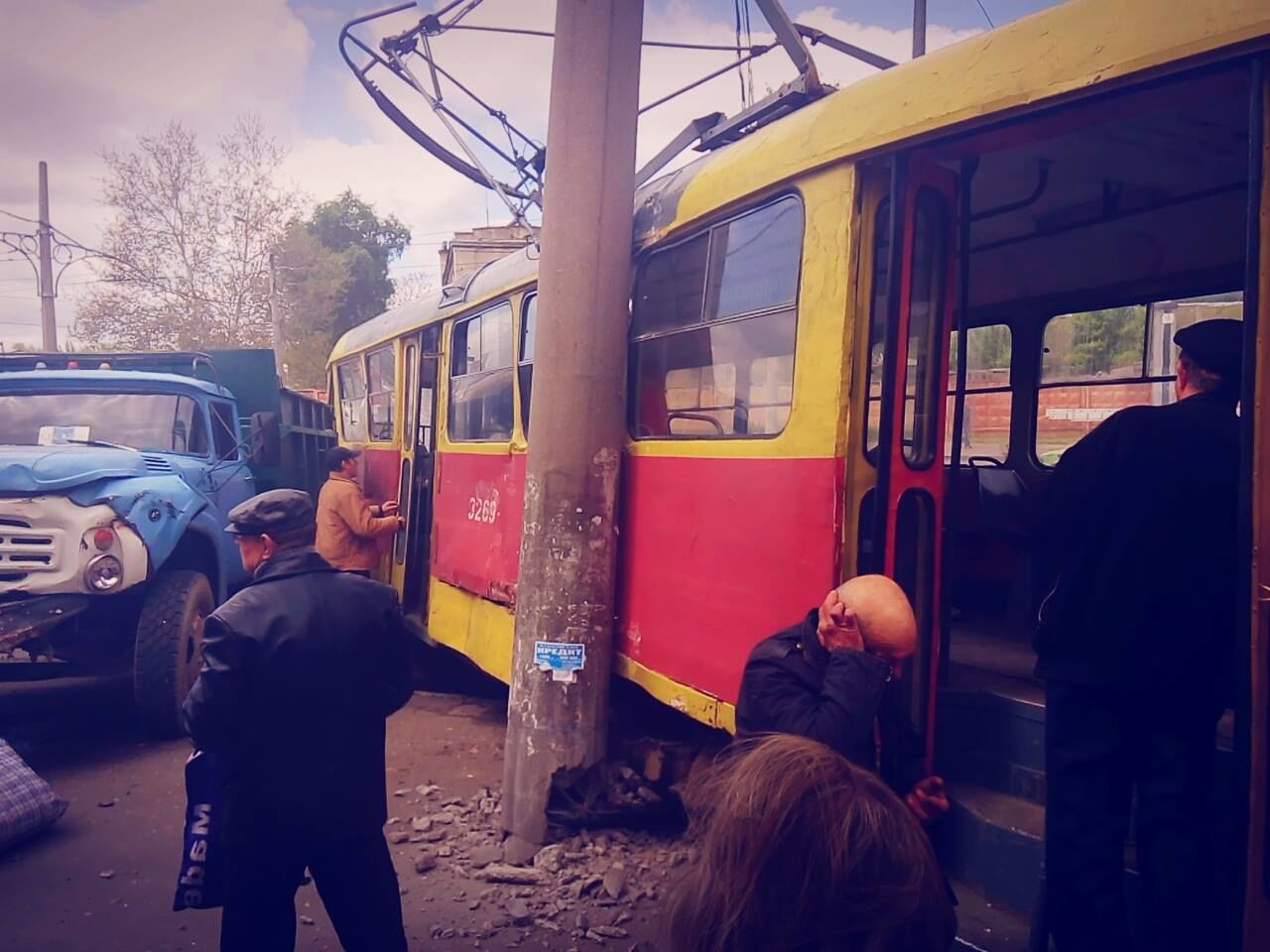 В столкновении трамвая с грузовиком в Одессе пострадала жительница Кишинева