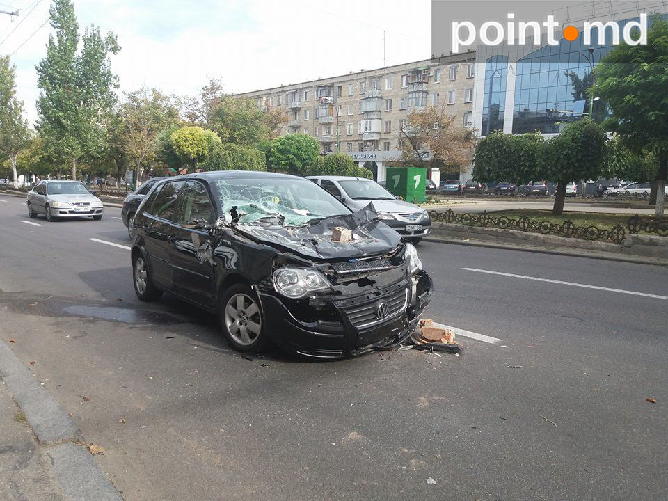 Maşina din Capitală care atrage atenţia tuturor trecătorilor