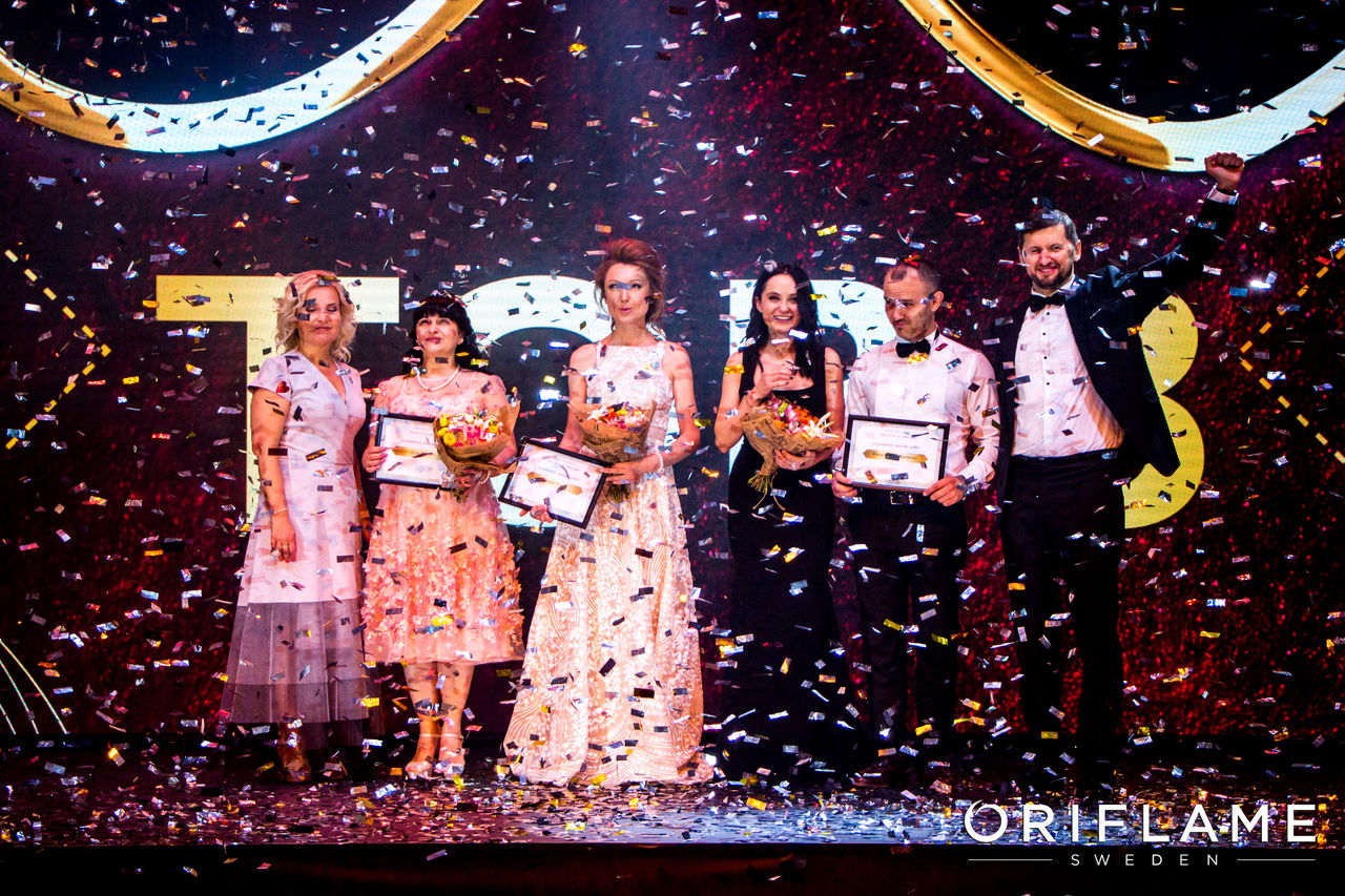 Oriflame приводит другие подробности формулы успеха ®