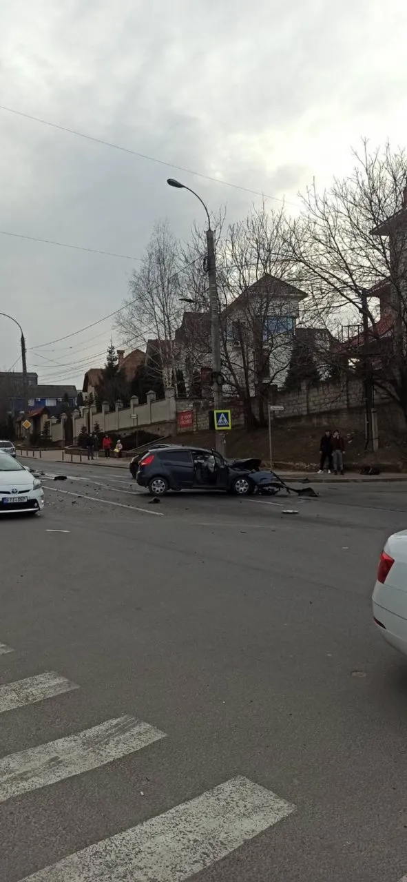 На перекрестке в Кишиневе столкнулись два автомобиля