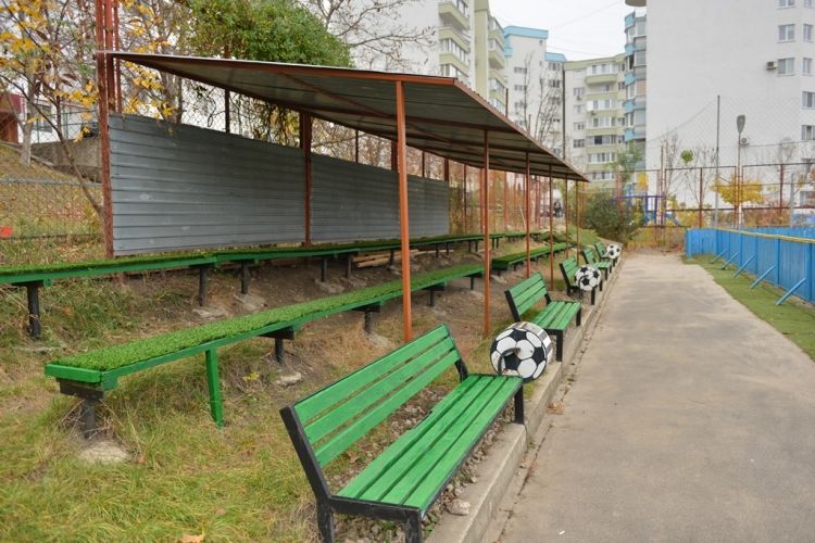 В столице оборудовали еще одну футбольную площадку в жилом квартале