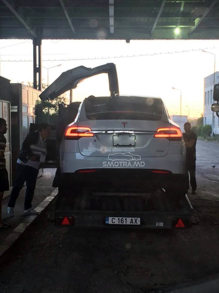 Tesla Model X a ajuns în țara noastră