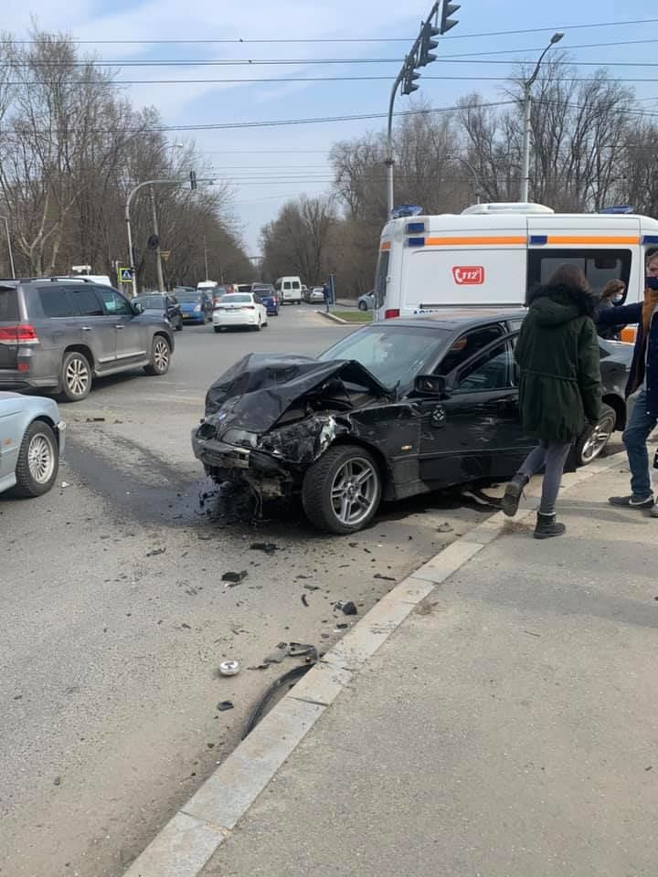 В аварии на Рышкановке пострадали четыре человека