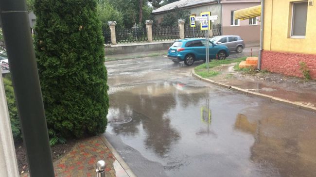 Ливень вновь превратил улицы Кишинева в реки
