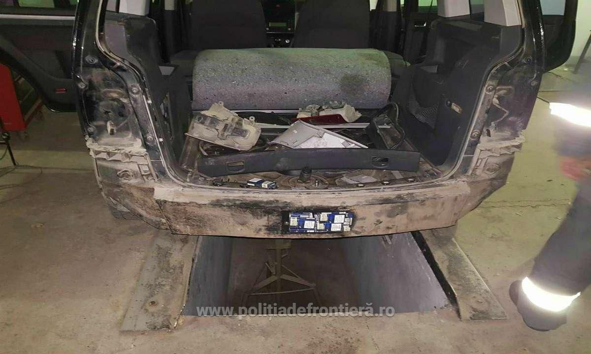 Şmecheria a doi moldoveni, deconspirată: Contrabandă cu ţigări