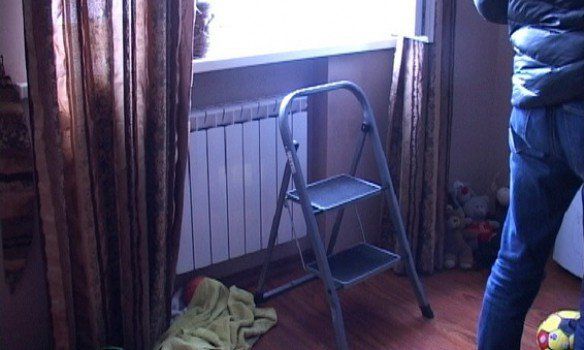 В Киеве женщина выбросила из окна сына и двух котов, а затем прыгнула сама
