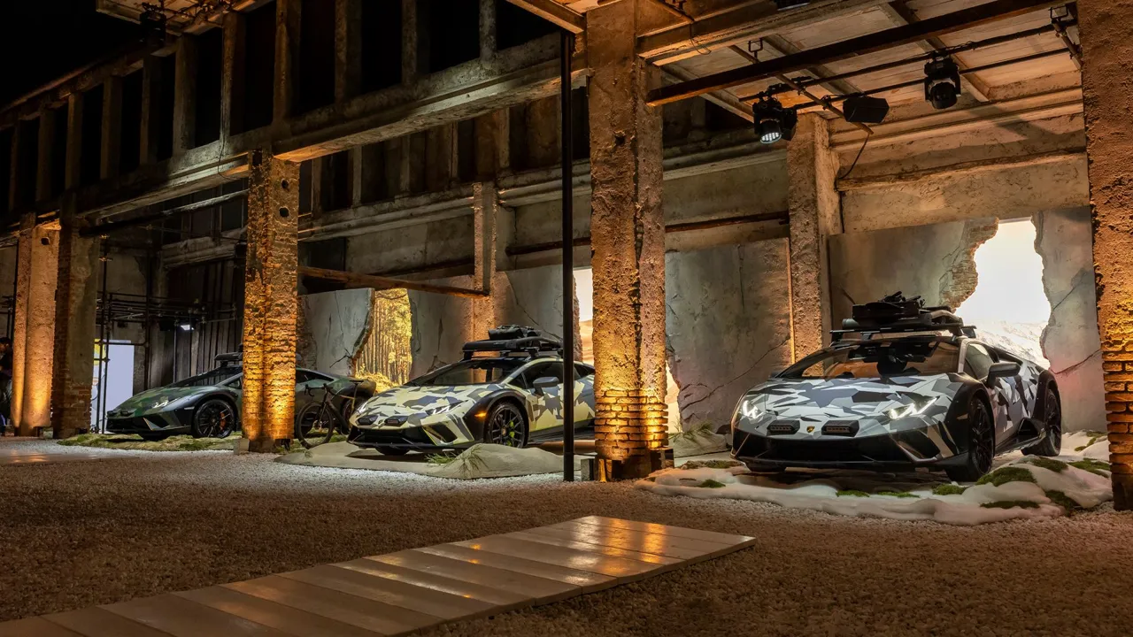 Lamborghini показали нестандартный внедорожный суперкар в камуфляже