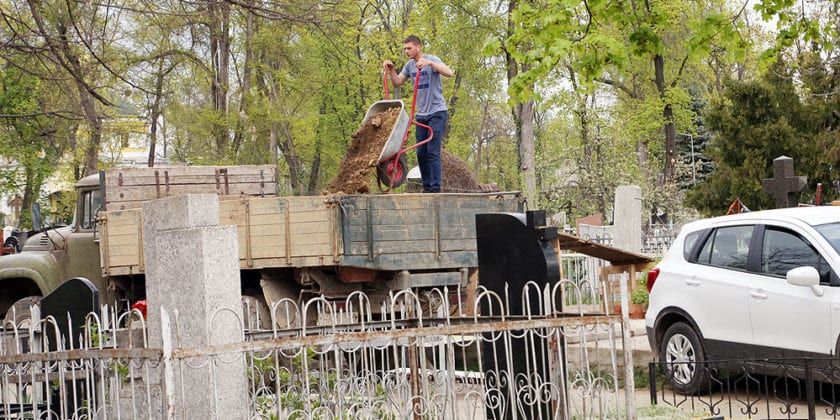 На Армянском кладбище исчезают исторические захоронения