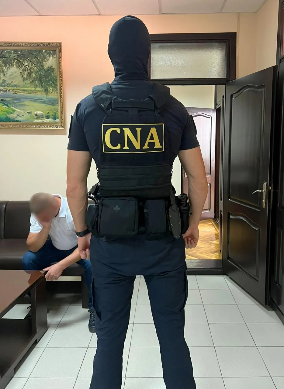 В Оргеевском лесхозе задержаны двое сотрудников за незаконную рубку и хищение древесины