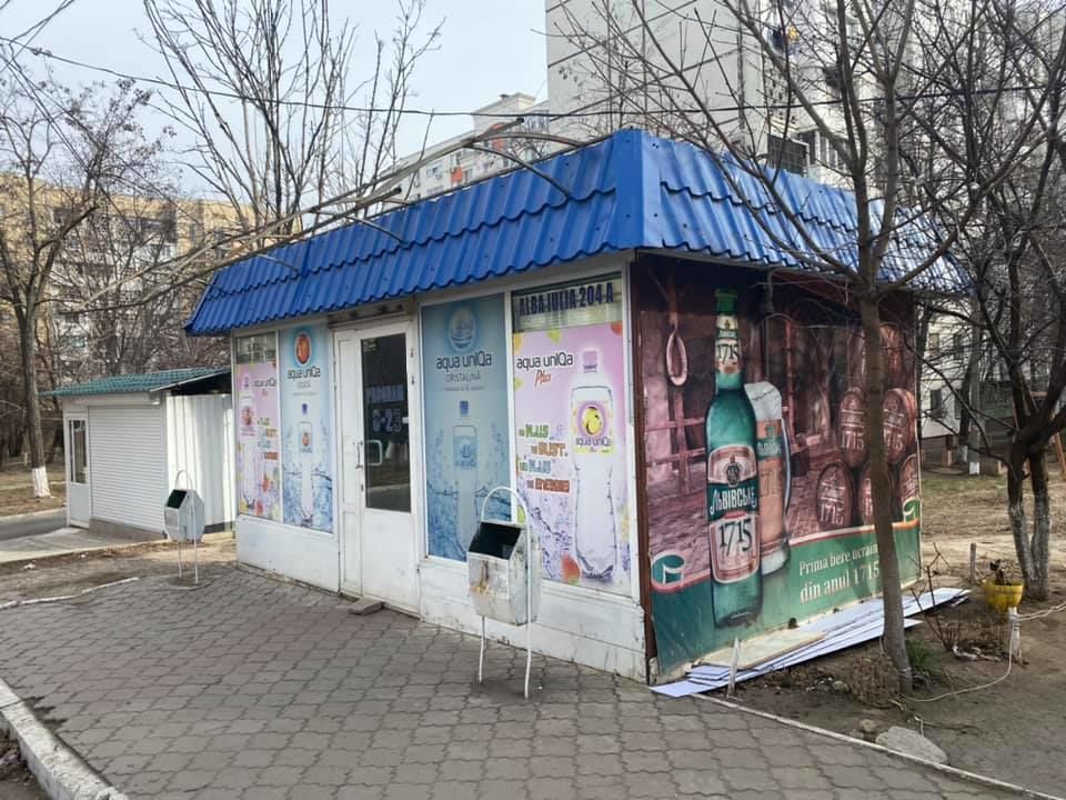 Киоски продолжают убирать с улиц Кишинева