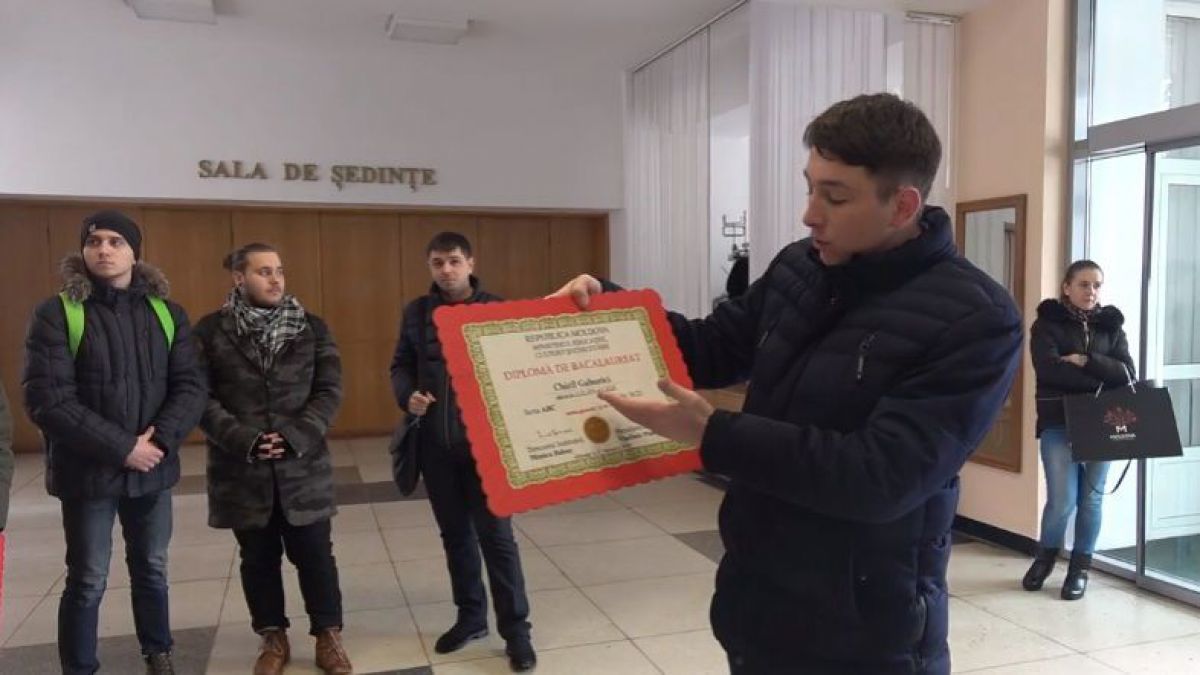 Tinerii din PL spun că au găsit diploma de BAC a lui Gaburici