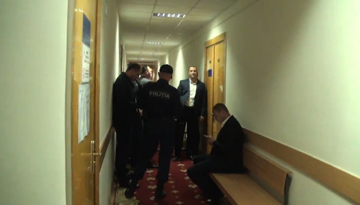 Bodyguarzii lui Șor fac legea la Judecătoria Buiucani